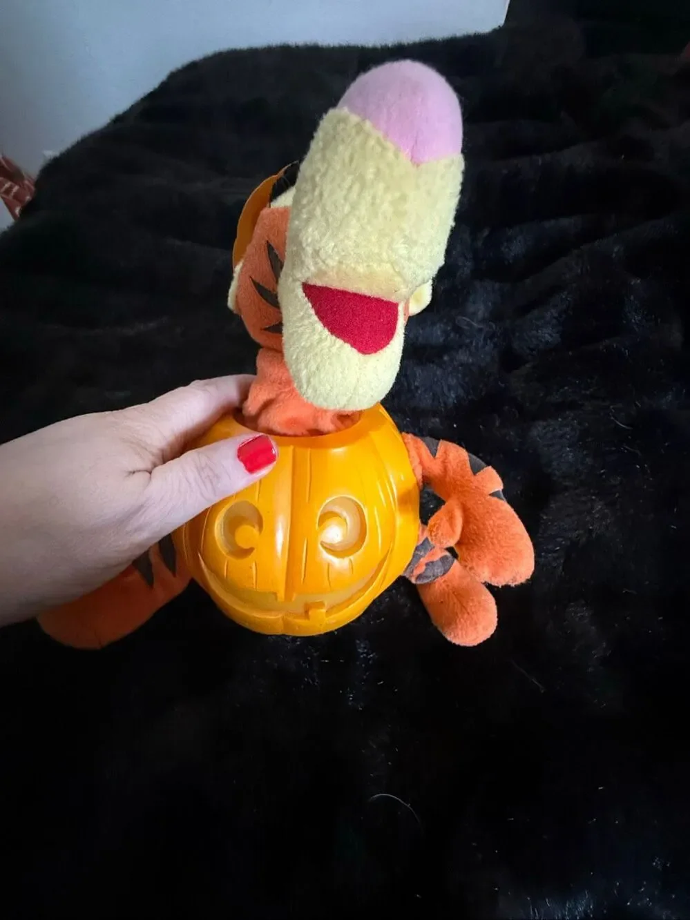 Disney Gemmy Tigger Halloween Animated Sings Disney Pumpkin 2001 Jack O’
